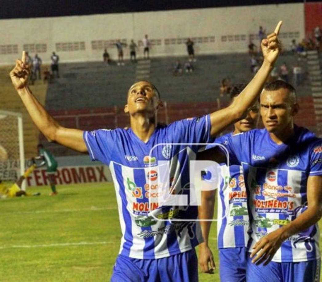 Alfredo Yosimar Maradiaga Sevilla entró al minuto 77 y en el 84' marcó el gol que selló el triunfo del Victoria. Así lo celebró.