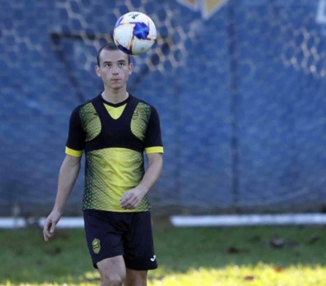 Samuel 'Gringo' Gómez: El volante hondureño podría ser cedido a préstamo por parte del Real España para la próxima campaña.