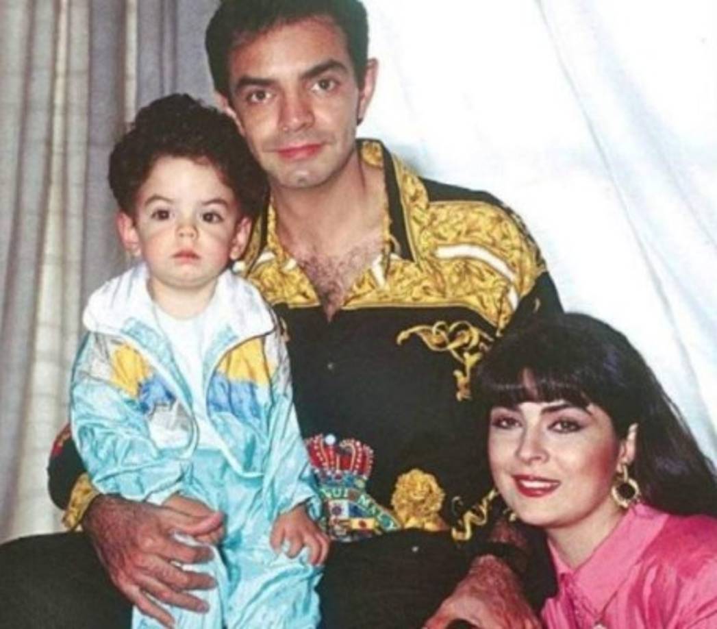 Derbez estuvo casado con la actriz Victoria Ruffo, fruto de su amor nació José Eduardo en 1992.
