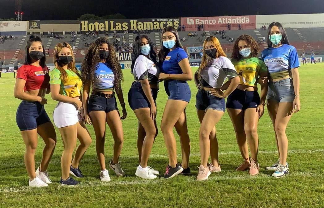 En el estadio Municipal Ceibeño también asistieron edecanes para el partido Victoria-Real Sociedad.