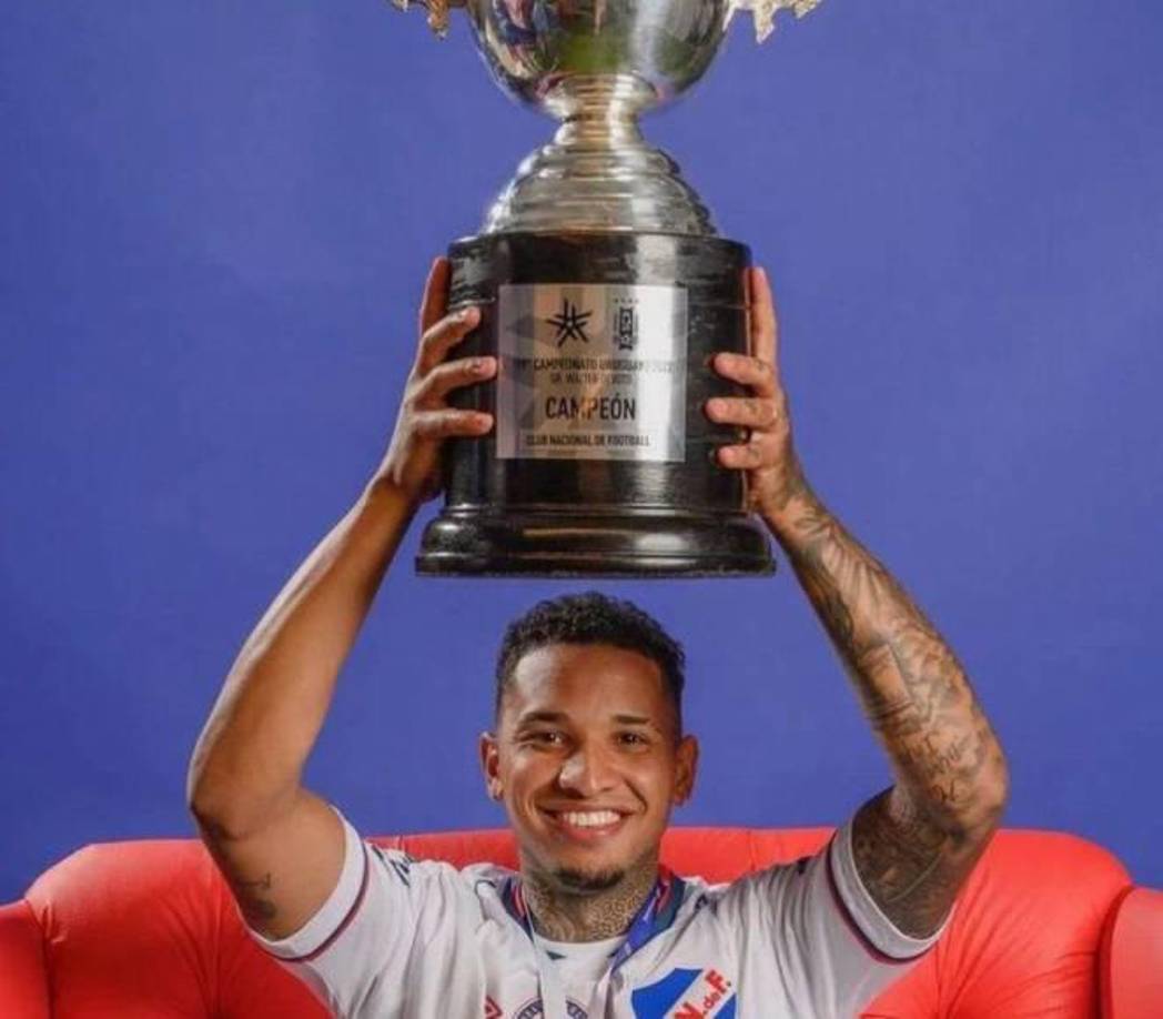 “Y cuando llegó al hospital llegó clínicamente muerto, estaba muerto cuando llegó. Y ahí le hicieron reanimación y no volvió ese día, estuvieron de 19 a 20 minutos reanimándolo”, agregó. “Eso fue lo que le produjo la inflamación el cerebro porque estuvo mucho tiempo el cerebro sin recibir sangre”.