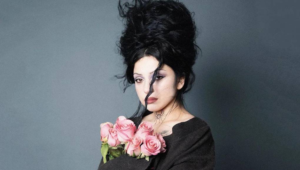 Mon Laferte es una de las cantantes más reconocidas en Latinoamérica, por lo que su reciente revelación dejó a todos sorprendidos. En una entrevista reciente, platicó sobre una experiencia negativa que la ha marcado en su vida. 