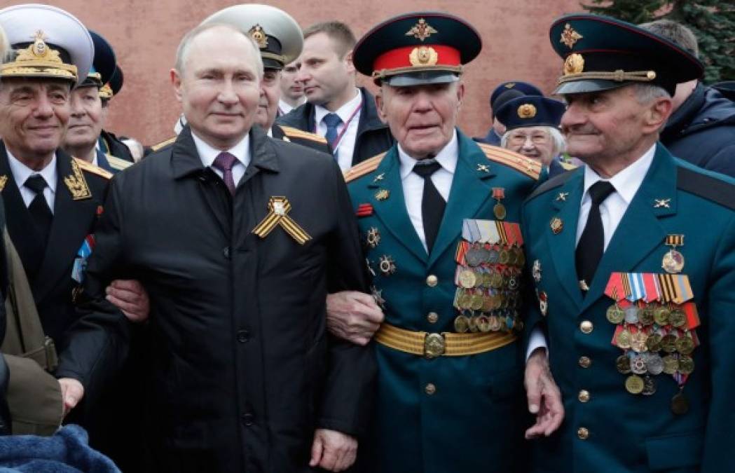 El presidente de Rusia, Vladimir Putin, aseguró este domingo que su país defenderá 'firmemente' sus intereses geopolíticos, en la celebración que marca la victoria sobre el nazismo en 1945 y en un momento de tensiones ruso-occidentales cada vez mayores.