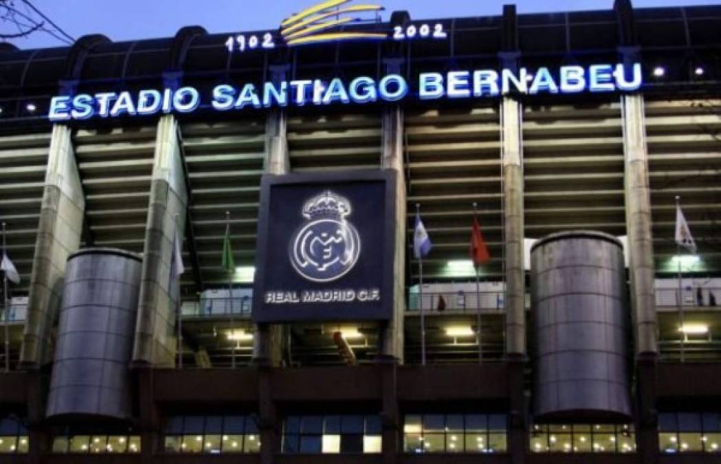 El Real Madrid ha cedido su estadio Santiago Bernabéu para la lucha contra la pandemia del coronavirus. Un gesto que ha sido aplaudido por muchos. Fotos AFP y diario AS.