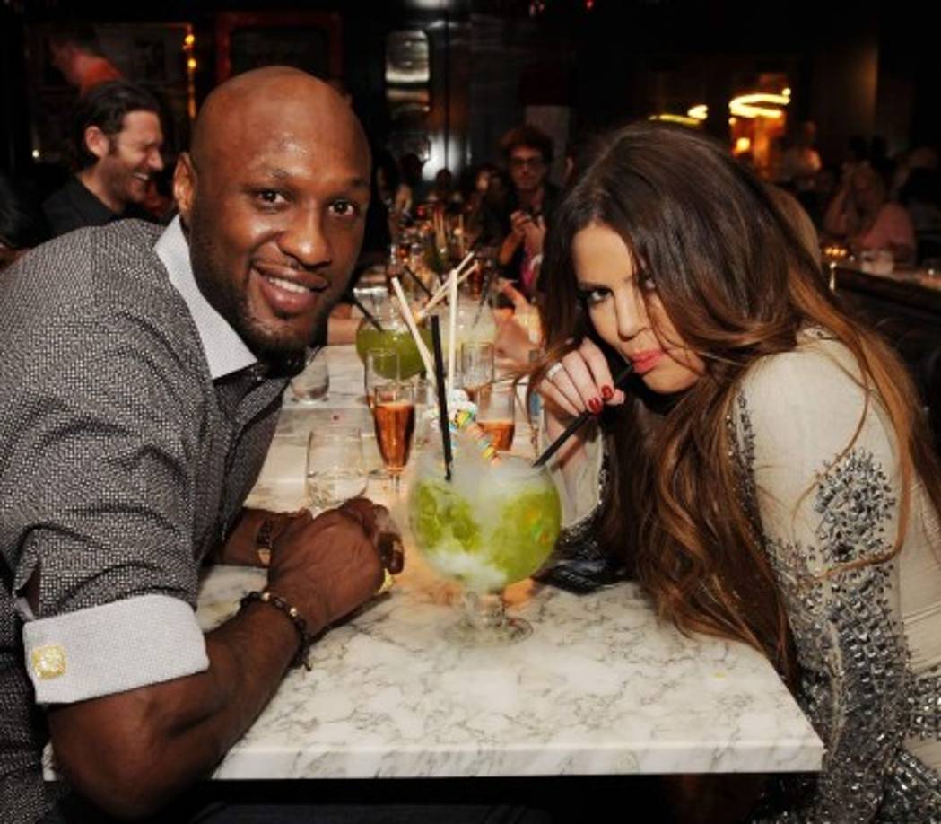 El exjugador estrella de Los Angeles Lakers de la NBA, Lamar Odom, casado con la modelo Khloe Kardashian, lucha por su vida en un hospital de Nevada, tras ser encontrado inconsciente el martes en un burdel.