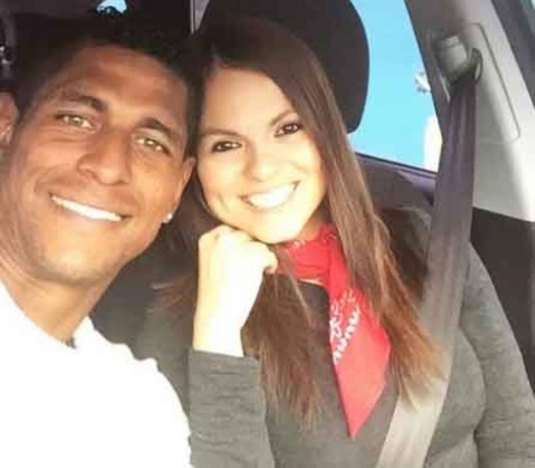 Karen Torres: La esposa del delantero Carlo Costly.