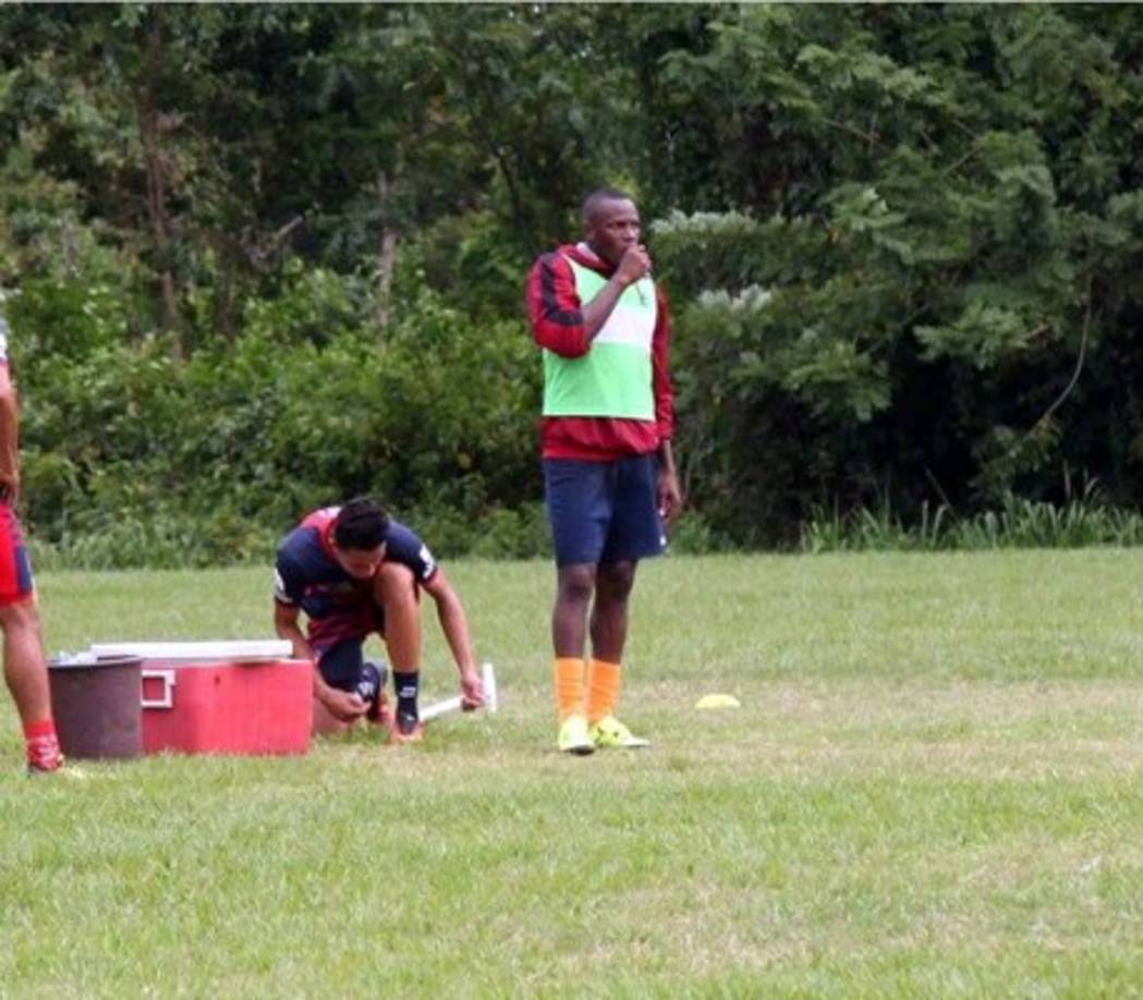 El Vida comenzó sus trabajos de pretemporada y el defensa Dilmer Gutiérrez ha sido la novedad, pero no ha firmado contrato todavía. 'Espero que en los próximos días se pueda dar la oportunidad', dijo.