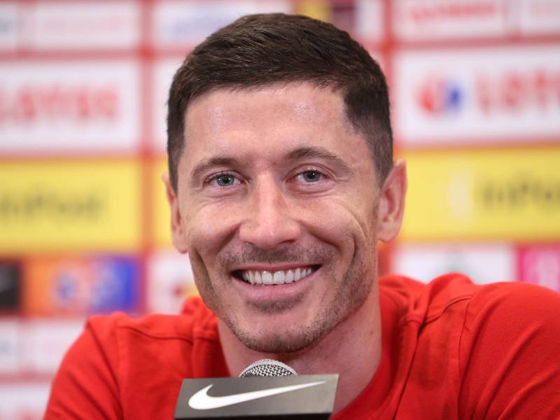 Robert Lewandowski en la rueda de prensa que brindó este lunes.
