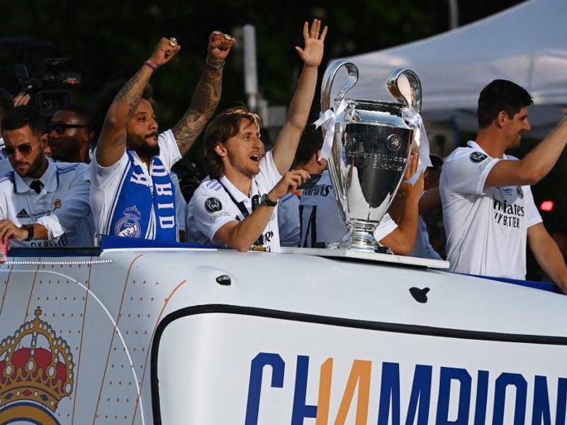 La plantilla del Real Madrid celebró con su afición en España.