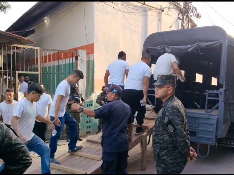 El centro penal de Trujillo tenía una sobrepoblación del 158%, es por eso que era urgente la reubicación de los privados de libertad.