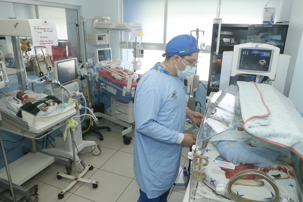 Madre de seis da a luz a trillizos en Honduras