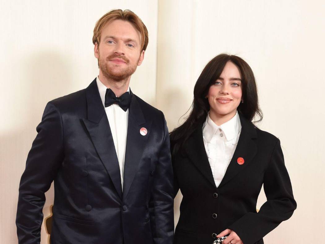 Finneas O’Connell y Claudia Sulewski celebran su compromiso