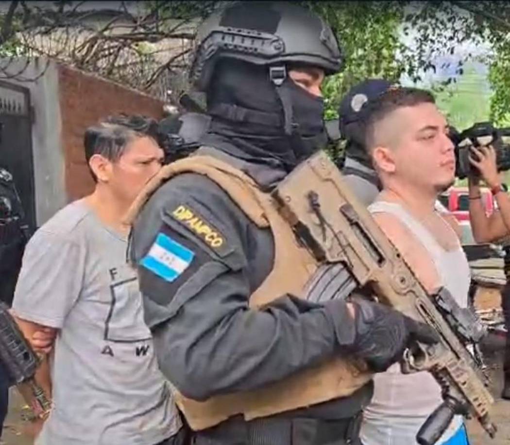 Mediante estos operativos se logró la detención de estos tres objetivos requeridos por orden de captura, y quienes además son sindicados como miembros de la pandilla 18. 