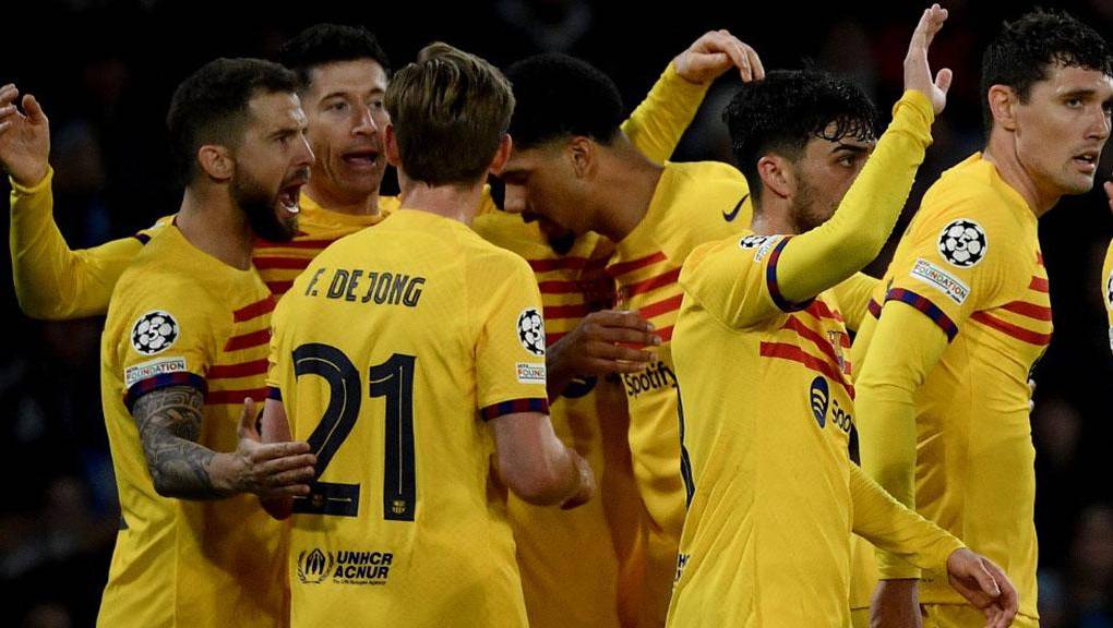 Jugadores del FC Barcelona celebrando el gol marcado por Lewandowski.