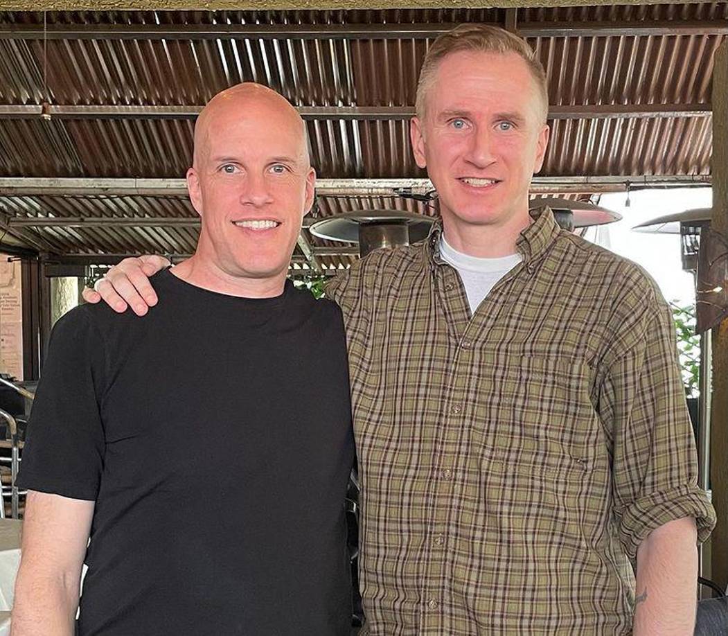 Durante sus inicios, se encargó de cubrir basquetbol y fútbol colegial, aunque el balompié lo cautivo.