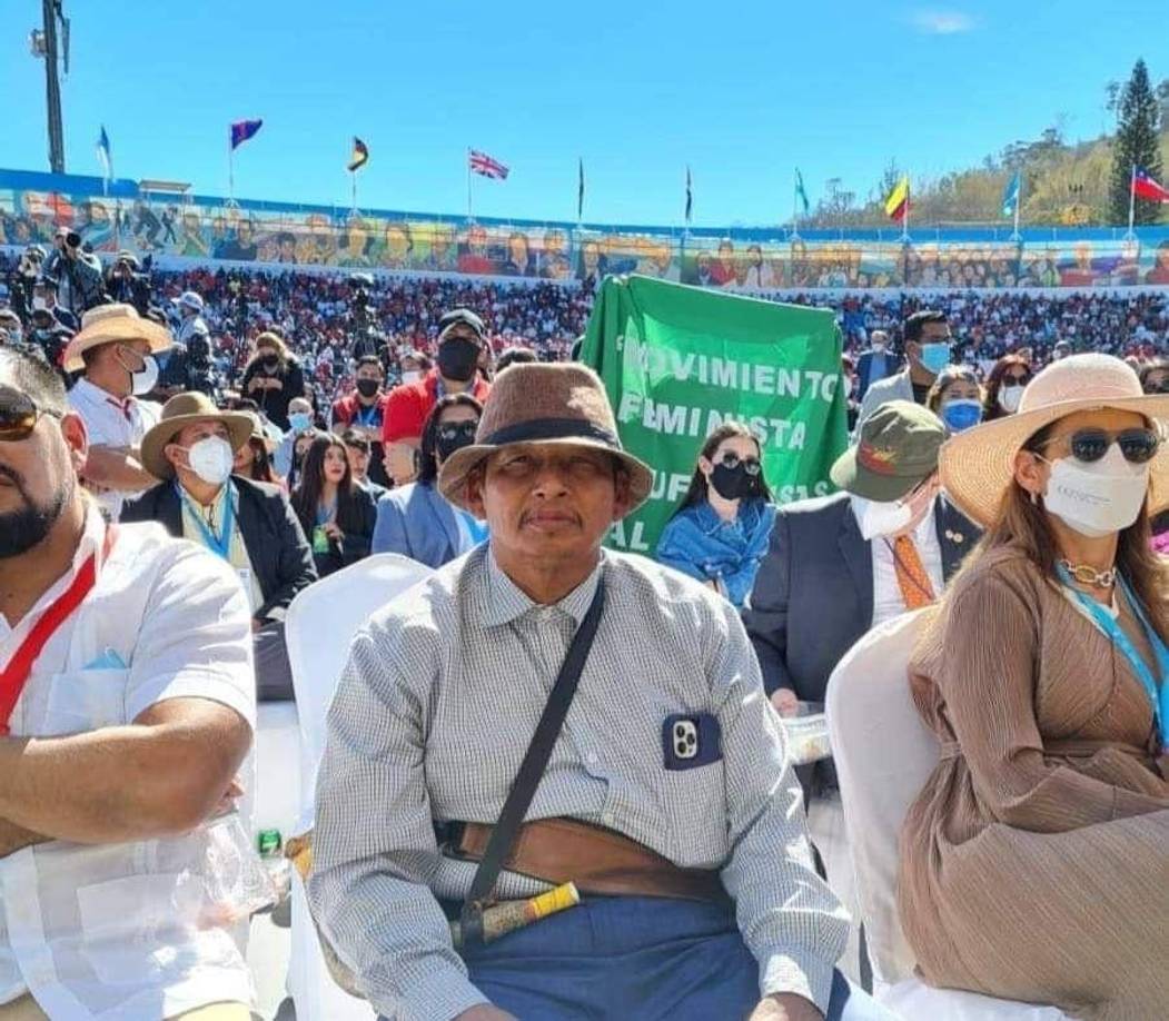 El apóstol Santiago Zúñiga, muy popular en redes sociales por sus peculiares mensajes, asistió a la investidura de Xiomara Castro de Zelaya.