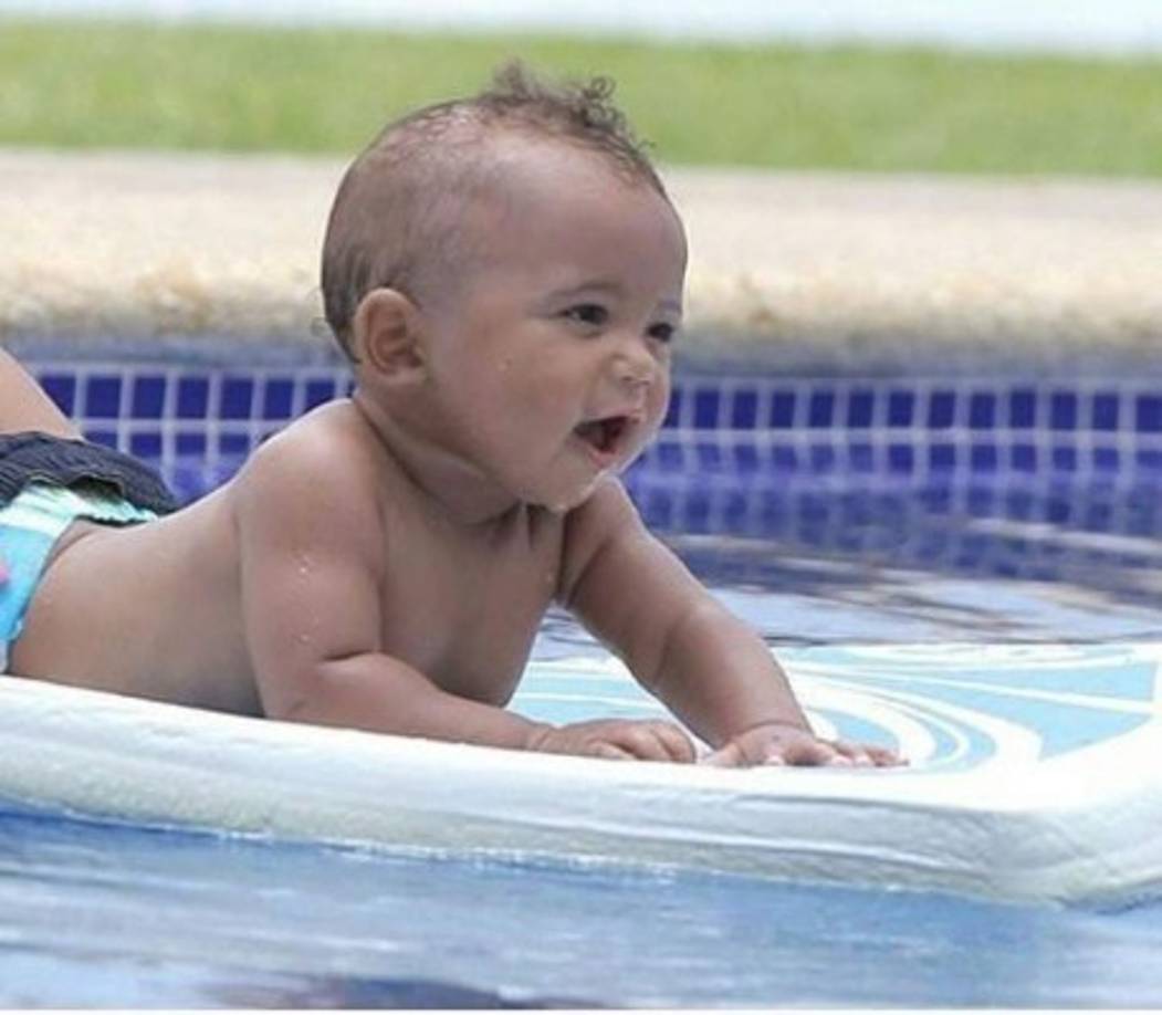 Su tía Kourtney prefirió celebrar el gran día en Instagram con una foto en la que carga al nene el día de su nacimiento, mientras la orgullosa abuela, Kris Jenner, publicó una foto solo del bebé con un tierno mensaje. “¡Feliz cumpleaños a nuestro dulce ángel, Saint!”, fue lo que escribió en esta red social.