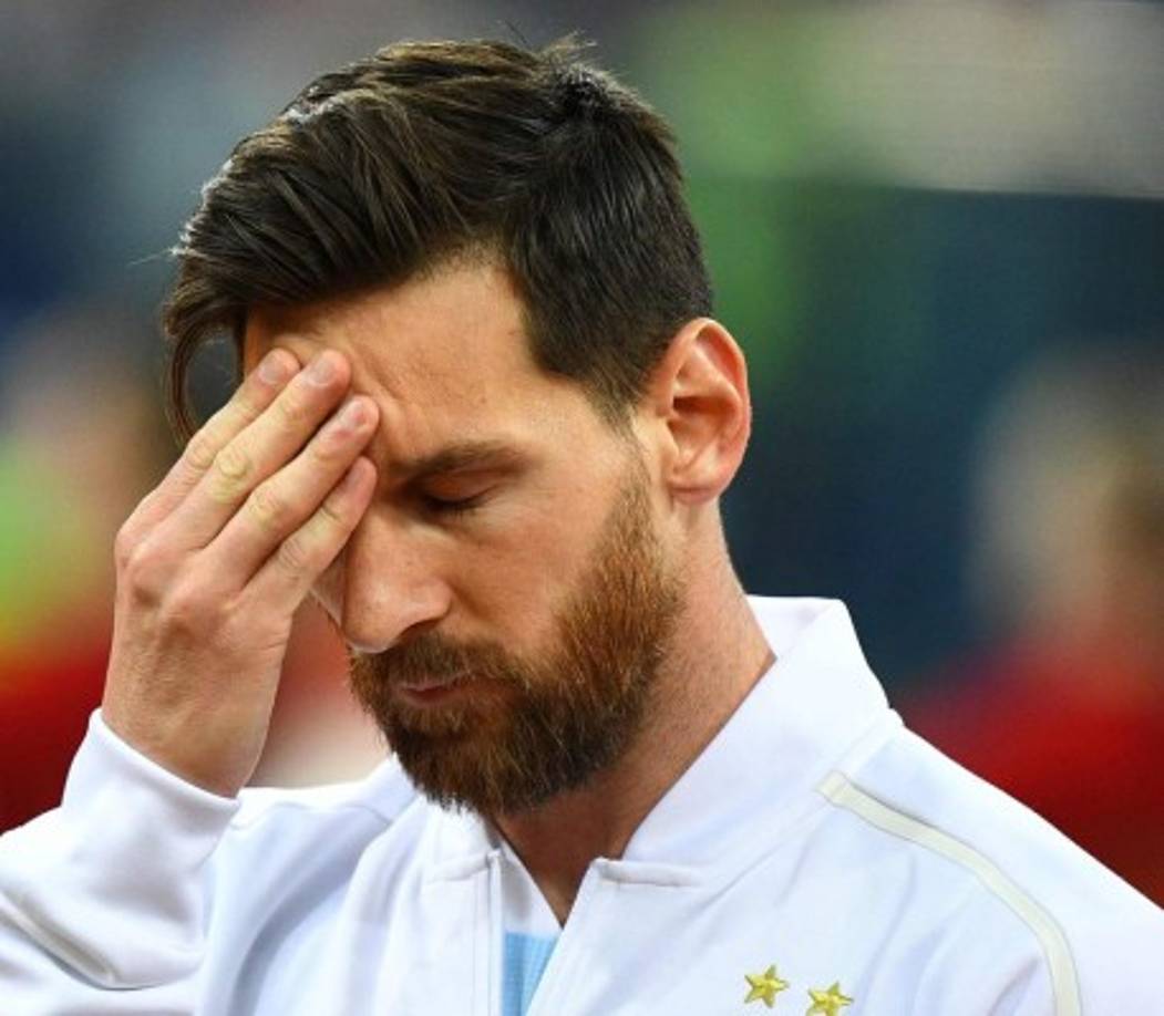 Durante el Himno de Argentina, Messi se vio angustiado e inclusive cerró los ojos y se llevó las manos a la cabeza.¿Ya veía venir la goleada de Croacia?