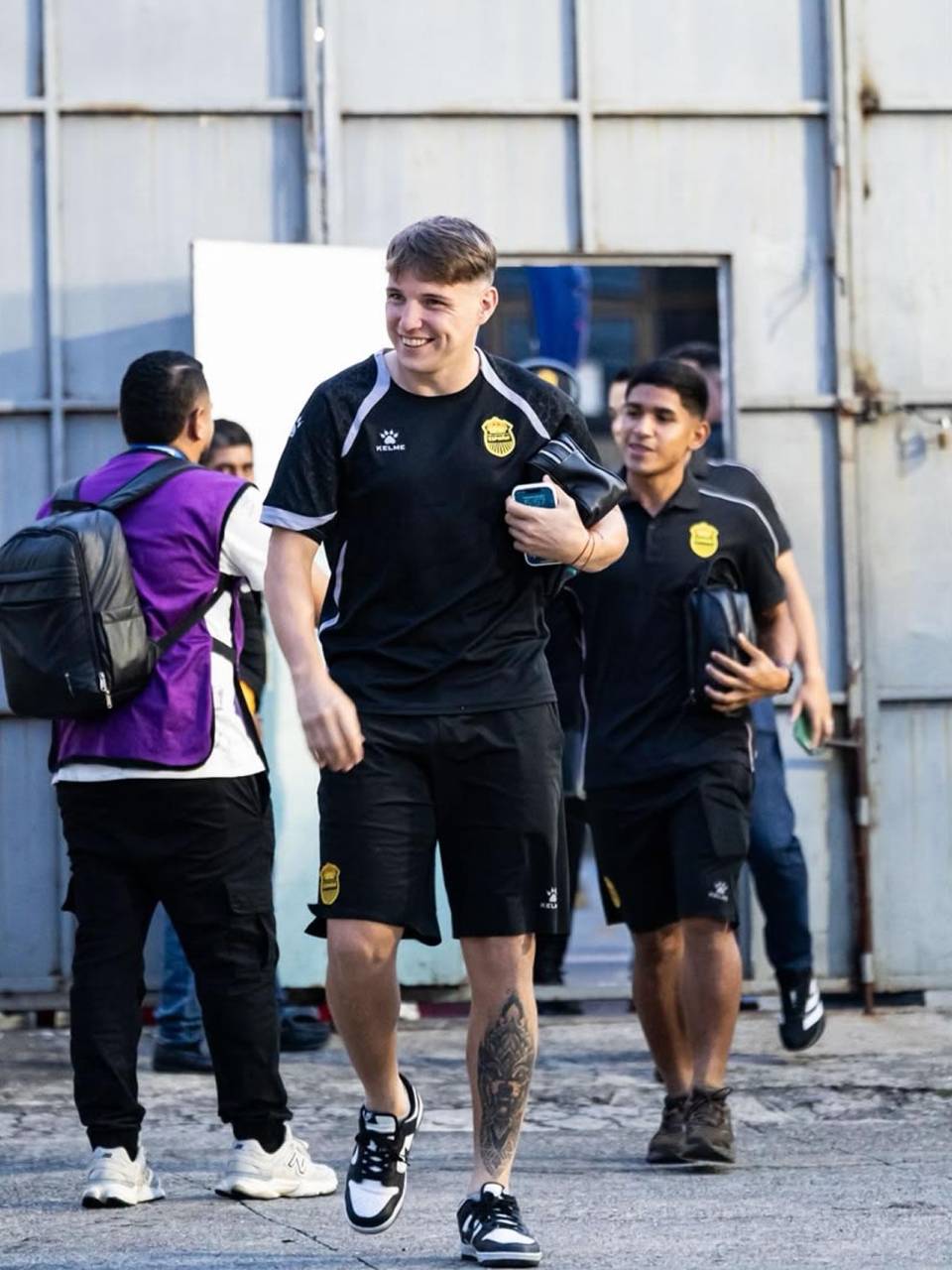 La llegada del Real España al estadio Morazán.