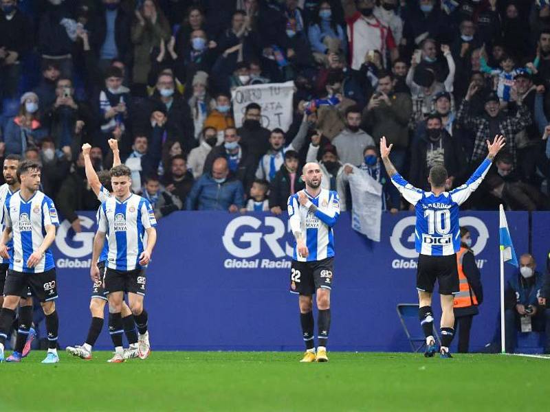 Jugadores del Espanyol festejando el golazo de Sergi Darder.