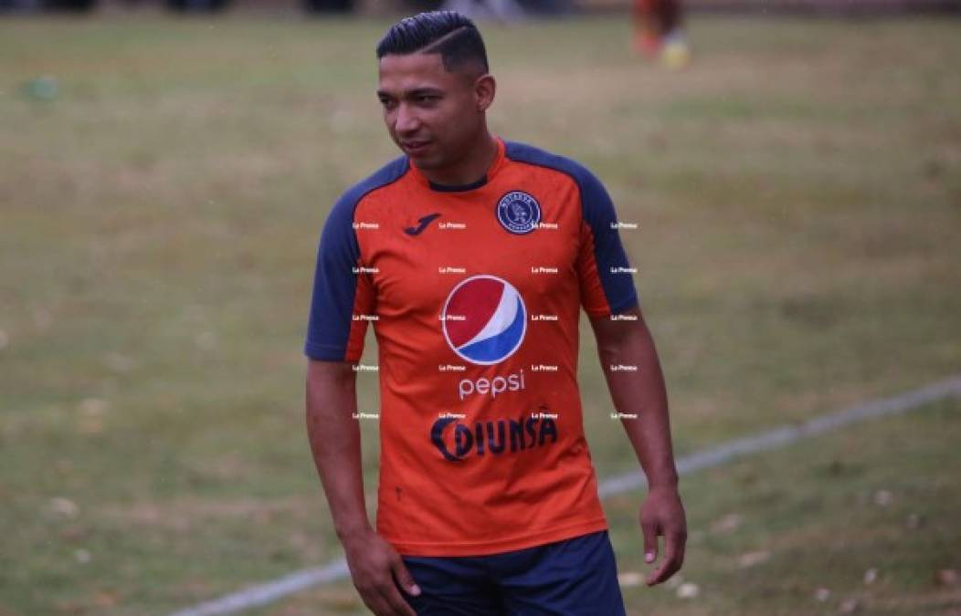 Emilio Izaguirre: El defensor se hizp presente al estadio Nacional de Tegucigalpa en el estreno del Motagua y señaló que en esta semana estaría definiendo su futuro. El jugador cuenta con ofertas de Japón y Australia, aunque no descarta volver al Motagua.