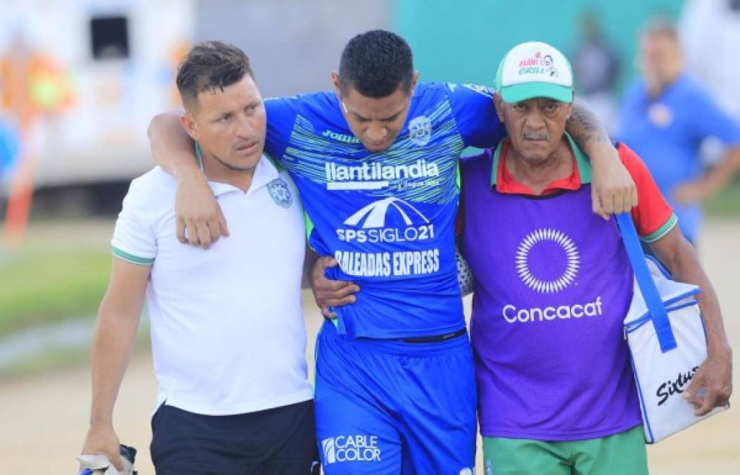 El portero Denovan Torres salió lesionado en el duelo ante Real de Minas. La tristeza era evidente en el arquero del Marathón.