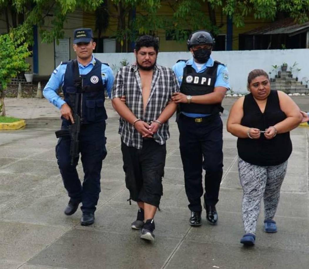 Mirna Yamilteh Pérez Ruiz, alias la Bruja, y Santos Omar García Orellana, a quienes sindican como miembros de la Mara Salvatrucha, fueron capturados junto a otra persona más el 11 de enero de 2023, acusados del delito de secuestro agravado en perjuicio de Pablo Moisés Landaverde Jovel.