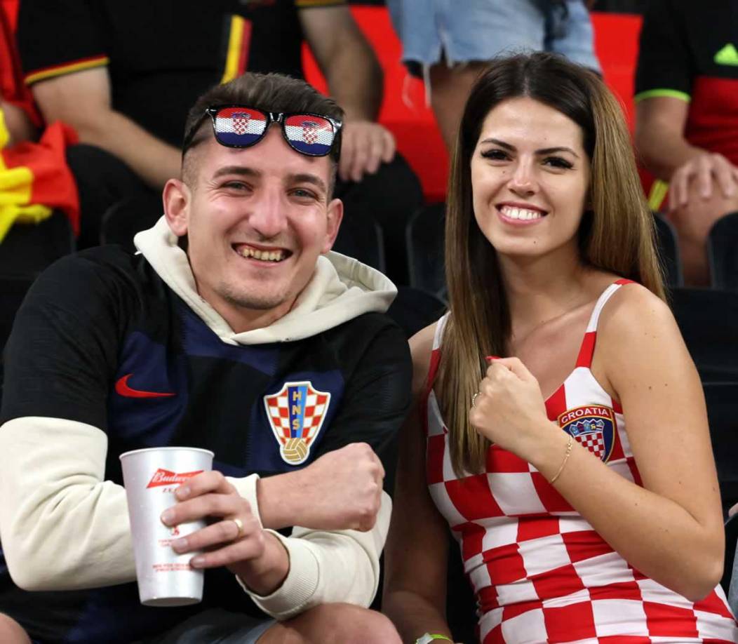 Aficionados croatas celebraron la clasificación de su selección a octavos de final del Mundial de Qatar 2022.