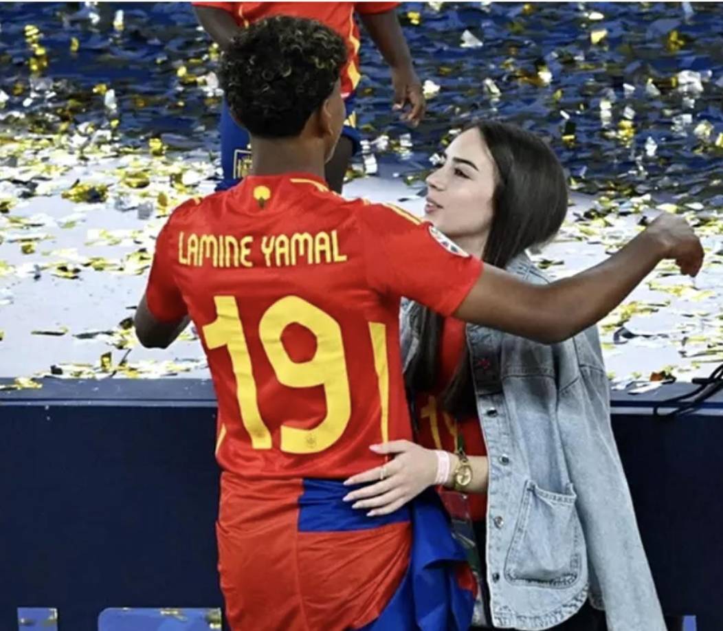 Después de muchos rumores, así se confirma que el futbolista y la influencer están juntos.