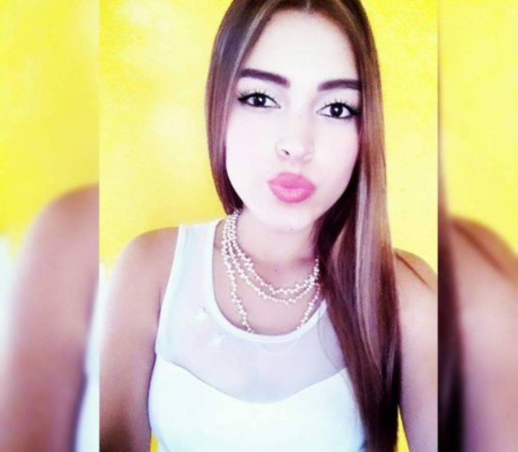 La linda joven cuenta con 22 años de edad .