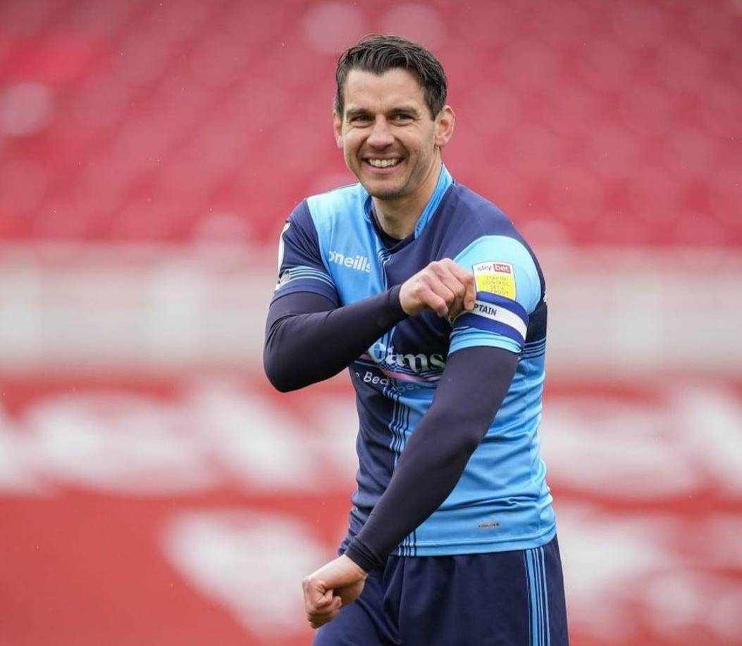  En agosto de 2021, durante un partido recibió un pelotazo en la cabeza por parte de un compañero que quiso sacar rápido una falta y tuvo que abandonar el campo. Este fue su último encuentro como profesional y a lo largo de los últimos meses tenía la ilusión de volver, pero esto no ha podido ocurrir. 