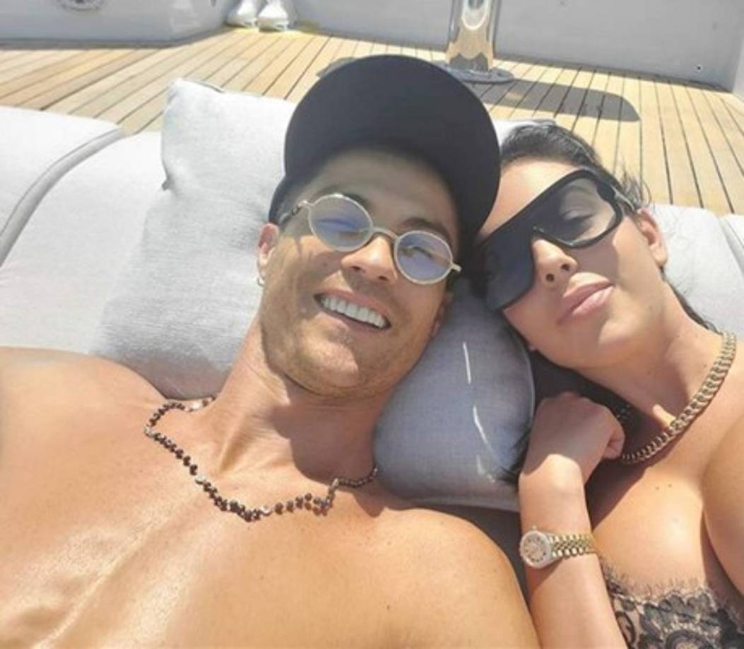 Cristiano y Georgina comparten su tiempo libre en paseos en yate o algunas unas cena románticas.