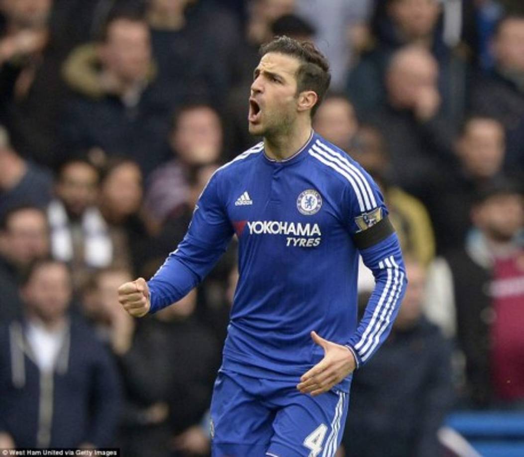 La Juventussigue pensando en Cesc Fábregas. El equipo turinés busca un sustituto en el centro del campo para Paul Pogba, sigue pensando en el español, al que el Chelsea le ha abierto la puerta de salida. El ex del Barcelona no vería con malos ojos recalar en el campeón italiano.