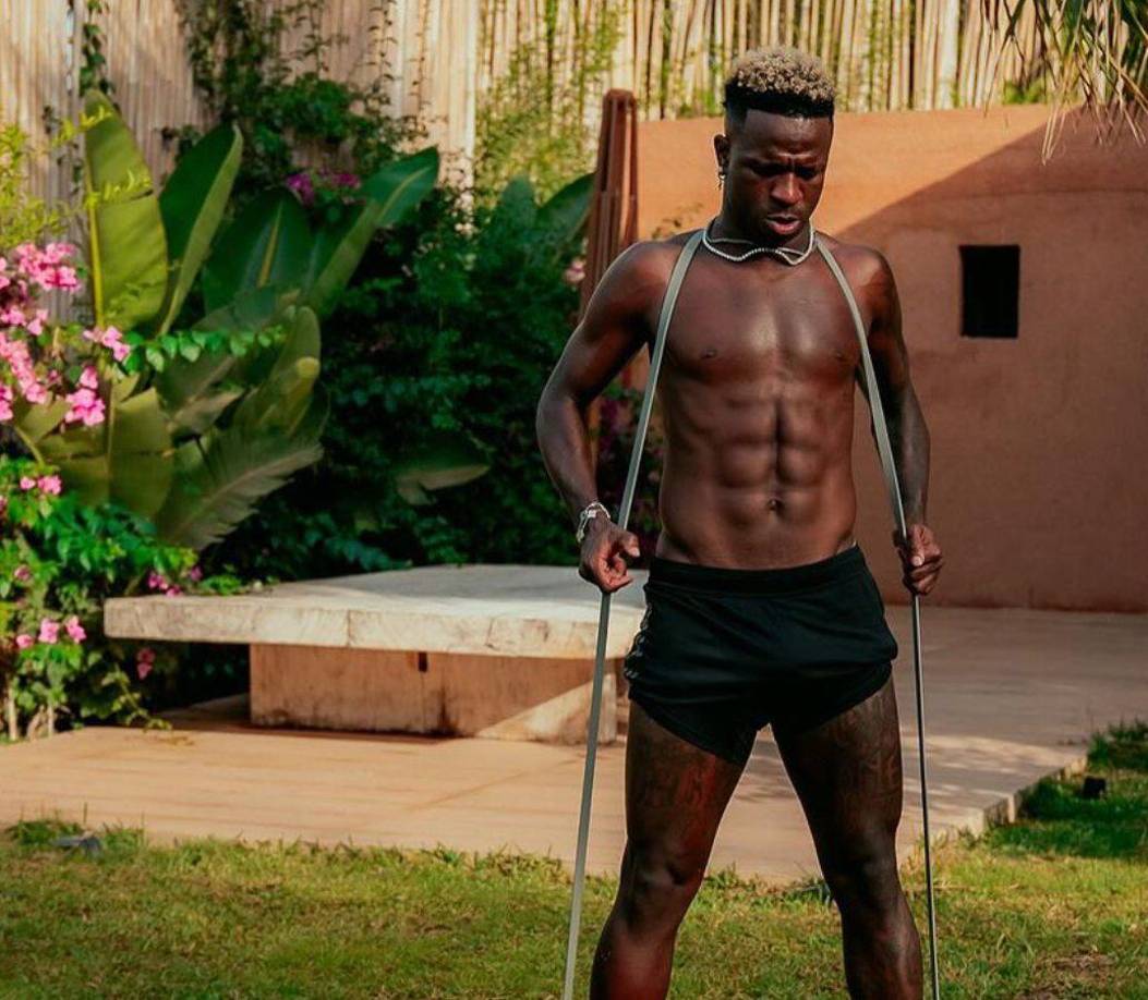 Cabe recordar que no es la primera vez que Vinicius y Camavinga tienen un estrecho contacto con Kim Kardashian. En el duelo liguero entre el Real Madrid y Girona de la temporada pasada (4-0), ambos festejaron uno de los goles del encuentro imitando el icónico baile de Saint West.