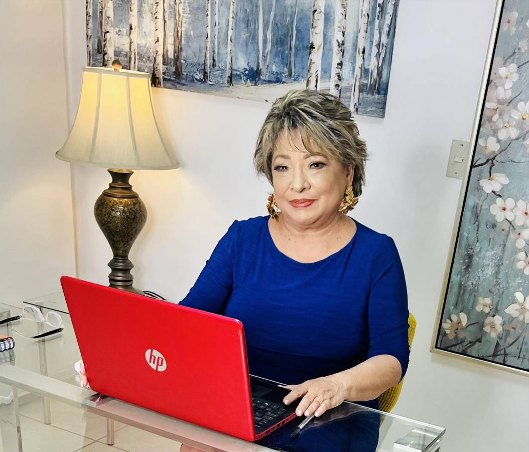 “Como escritora, la literatura me brinda una forma de expresión creativa sin límites”, afirma Mayra Navarro.