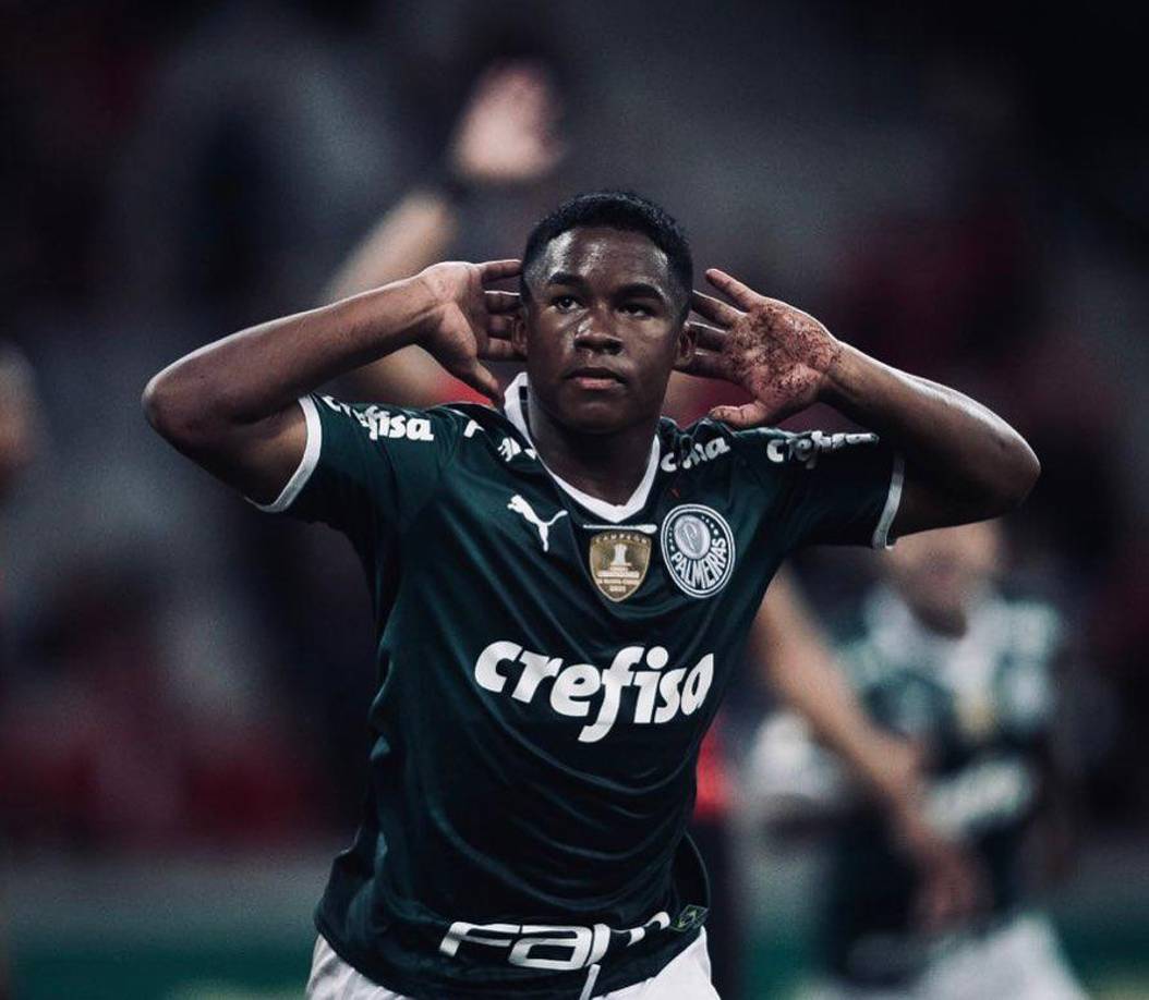 El delantero comprado por los españoles en diciembre por 72 millones de euros, según cifras de la prensa, empezó el año como titular y con su segundo título como profesional, en la victoria 4-3 del ‘Verdão’ contra el Flamengo en enero por la Supercopa de Brasil. 