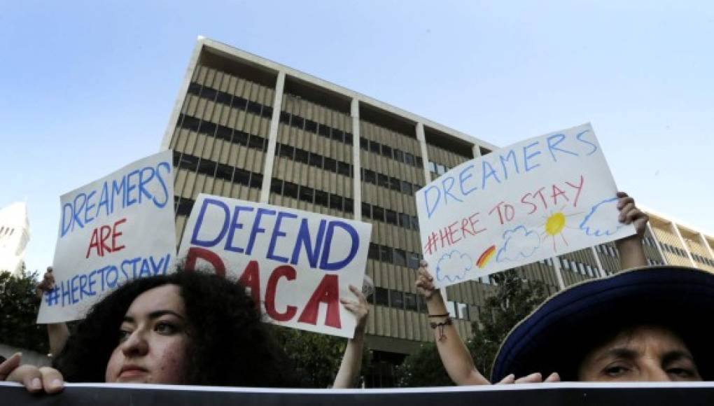 Dreamers enfrentan con pánico decisión de Trump sobre DACA
