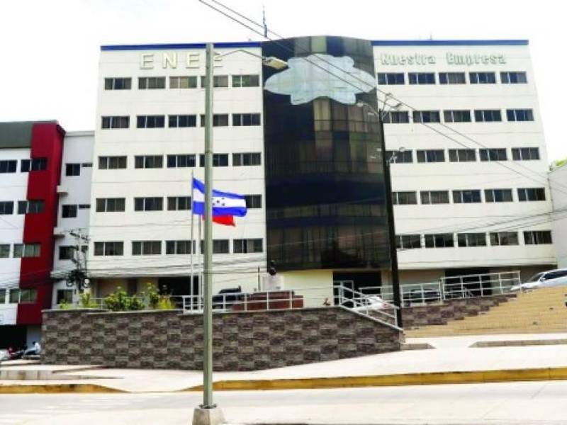 Congreso Nacional y ENEE revisaron 27 contratos para modernizar la empresa