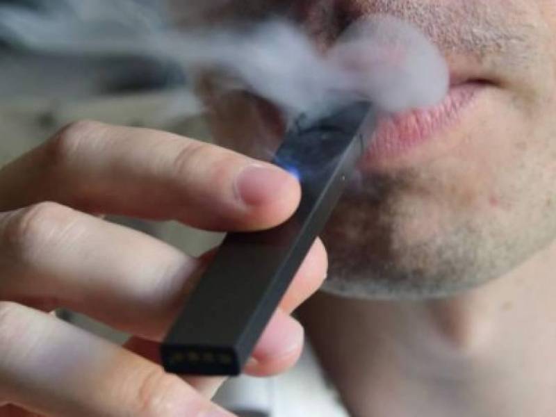 Los cigarros electrónicos son igual de dañinos que los normales y también puede causar enfermedades relacionadas con el cáncer.