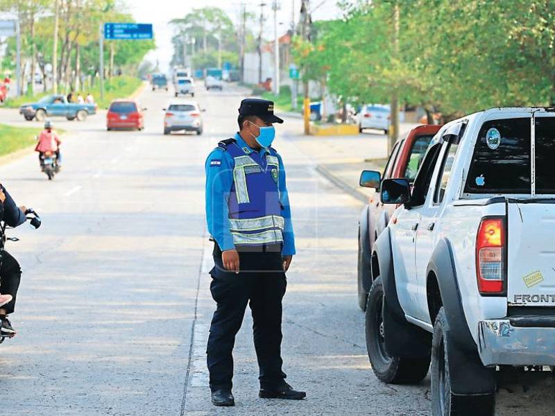 La Policía registró más de cinco mil vehículos.
