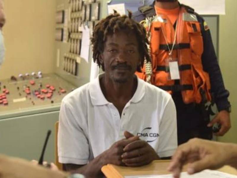 Elvis Francois sobrevivió de milagro en alta mar.