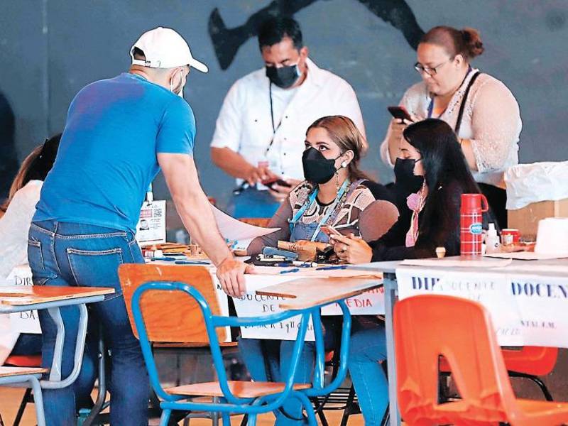 Asj recomienda posponer el concurso por tres meses; Educación dice que no .