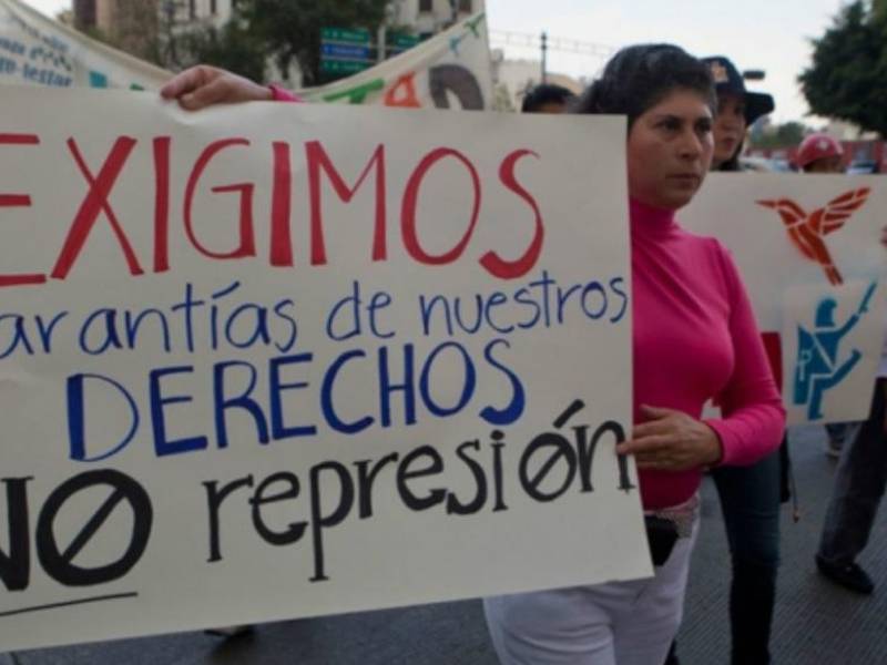 También registra 96 casos de agresiones contra 120 personas defensoras y 31 periodistas.