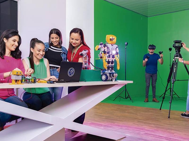 Las ingenierías en Producción Industrial y Electrónica cuentan con sus propios laboratorios en robótica y mecatrónica.