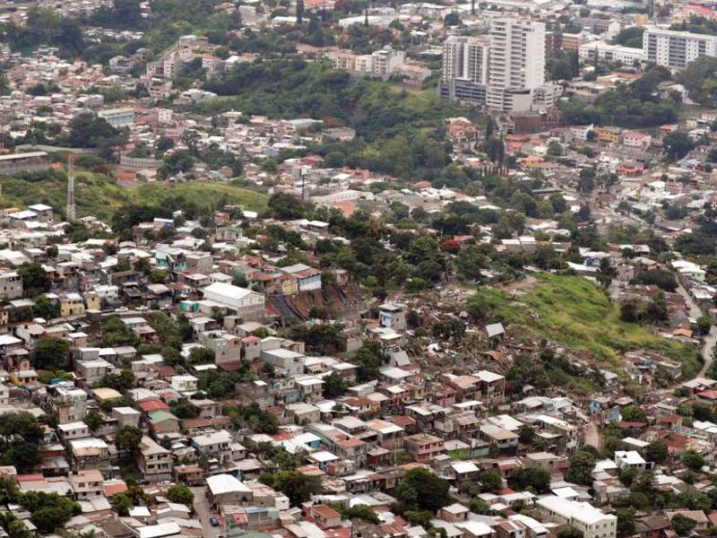 Tegucigalpa conmemora 444 años agobiada por las lluvias y derrumbes de tierra