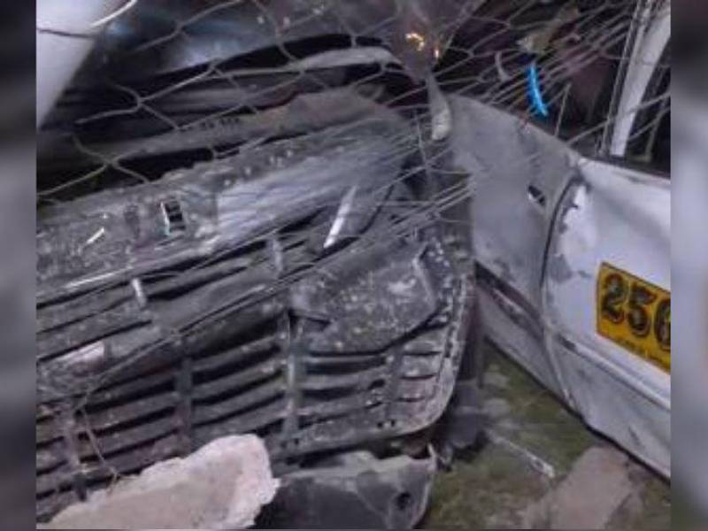 VIDEO: Jóvenes ebrios agreden a policías tras chocar taxi en Tegucigalpa