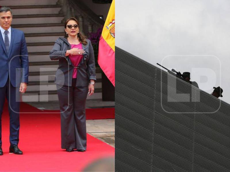 Los presidentes entonaron los himnos nacionales de sus países antes de ingresar al salón.