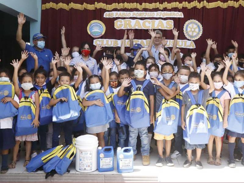 En la campaña “Volvamos a las Aulas” de Diario La Prensa.