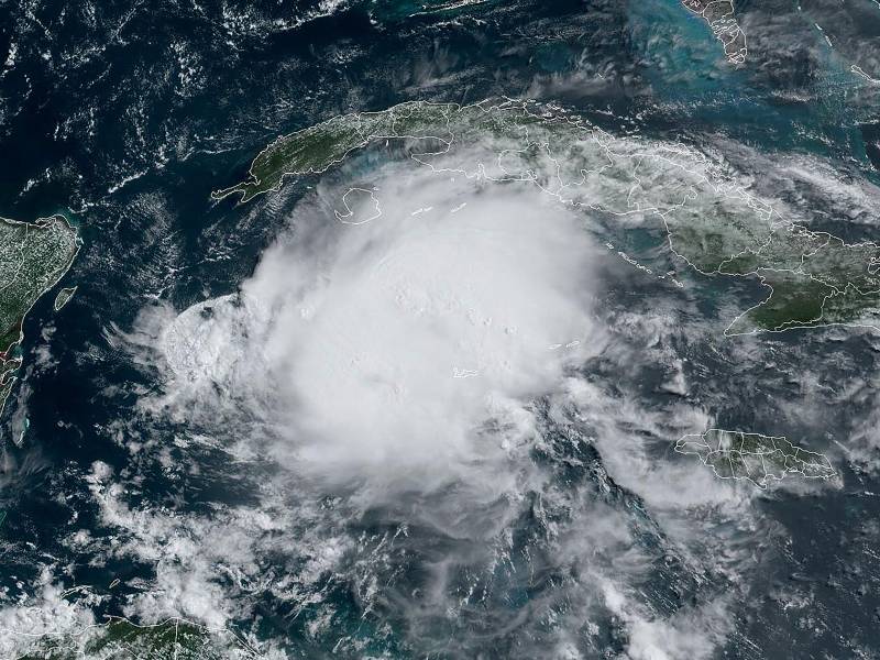 El huracán Beryl se degradó a la categoría 2 en su rumbo hacia las costas de Quintana Roo.