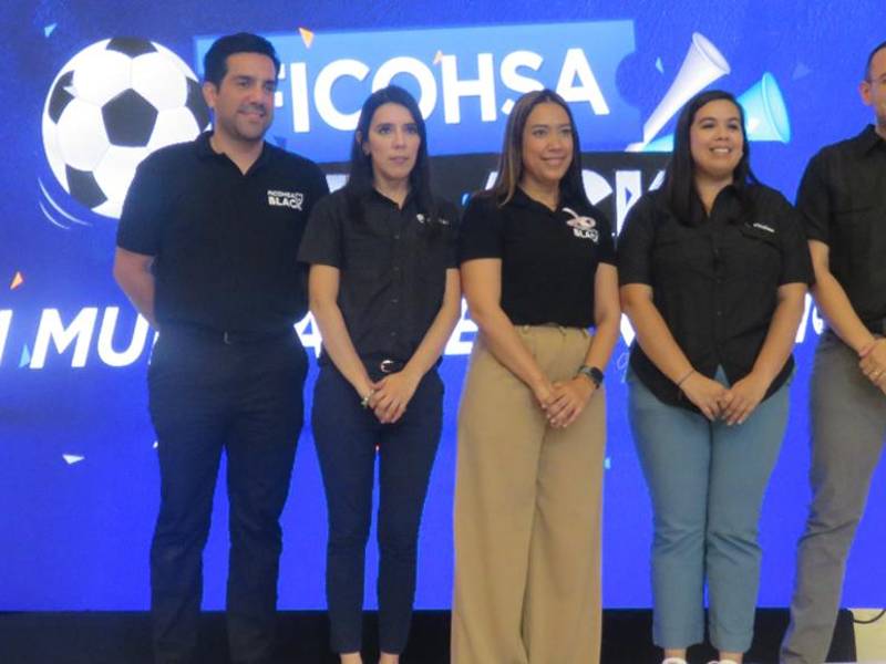Representantes de Ficohsa que asistieron a la presentación de la promoción “Ficohsa in Black”.